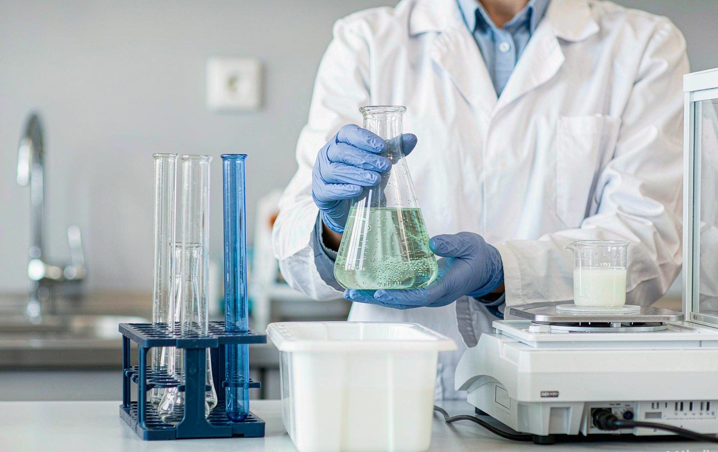 Laboratory analysis of a caustic soda batch sample